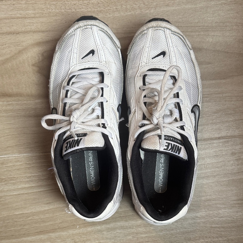 Nike Men's White Athletic Shoes with Black Accents